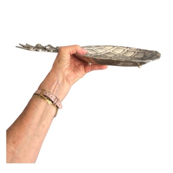 Hawaiian Treasures Carved Aluminum Pineapple Footed  Tray - Picture 4 of 9
